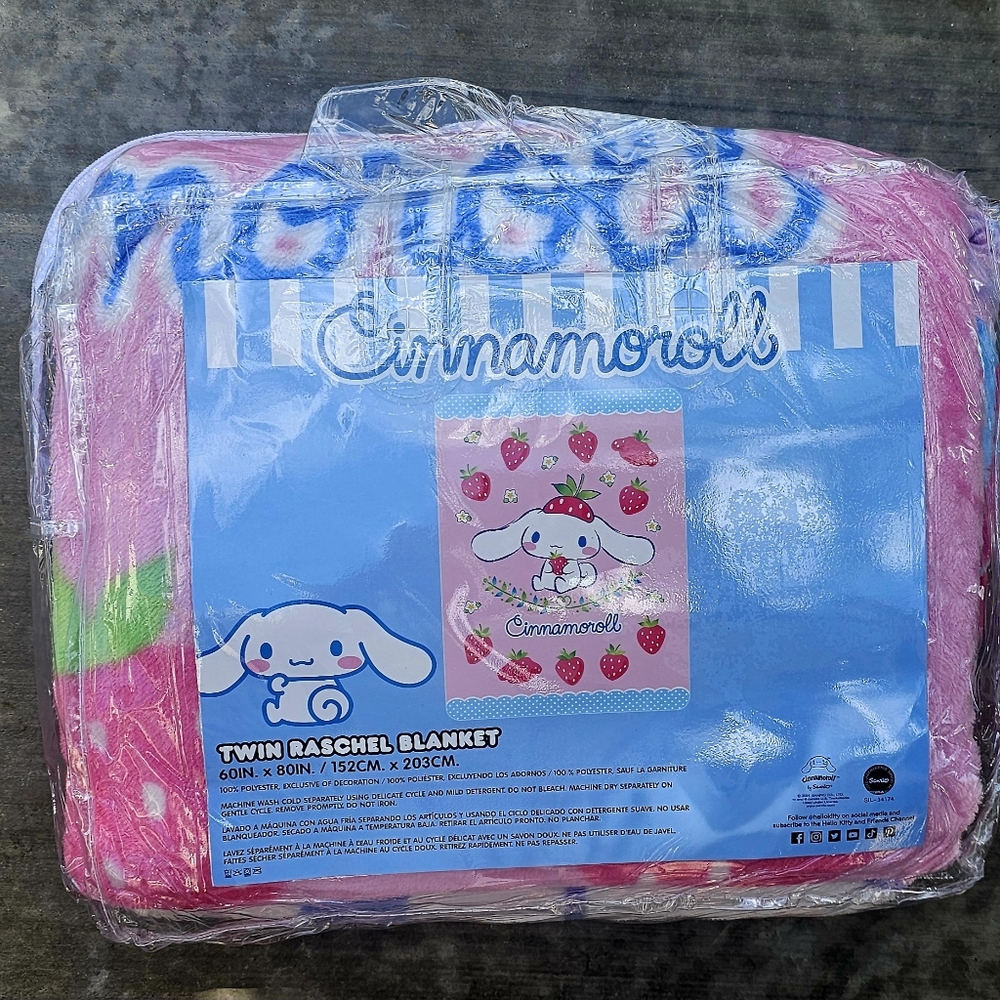 CINNAMOROLL TWIN SIZE BLANKET